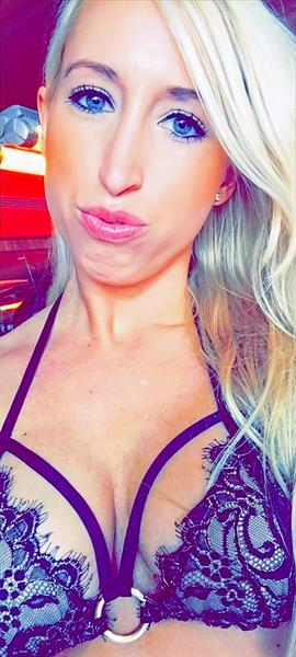 Michelle Leszkiewicz taking a selfie