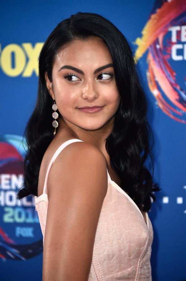 Camila Mendes
