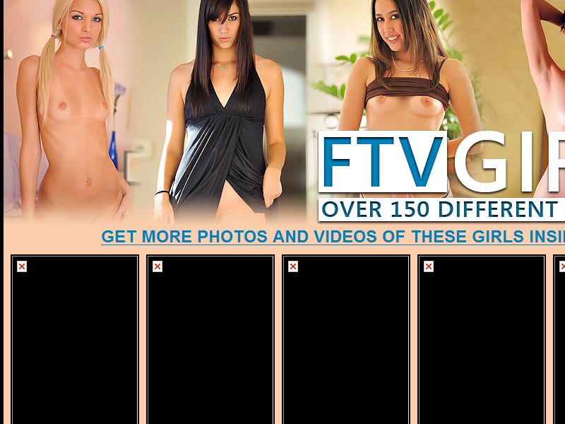 Karly flashes her tits and pussy at the park