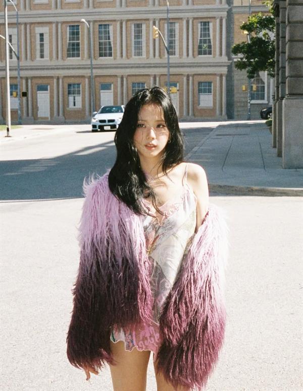 Jisoo (Kim Ji-soo)