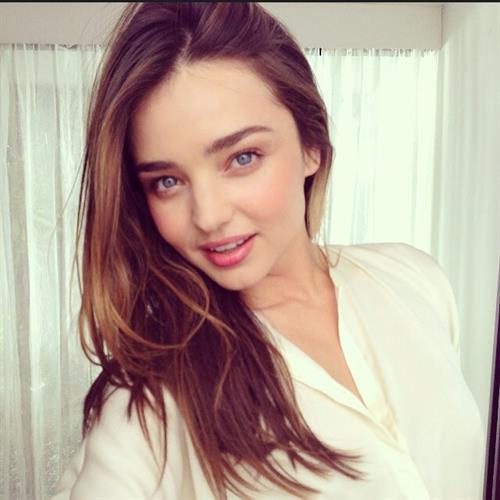 Miranda Kerr taking a selfie