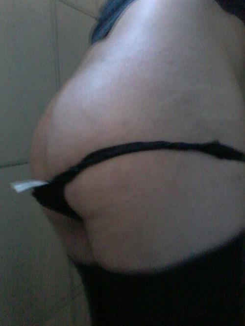 Natalie Teth taking a selfie and - ass