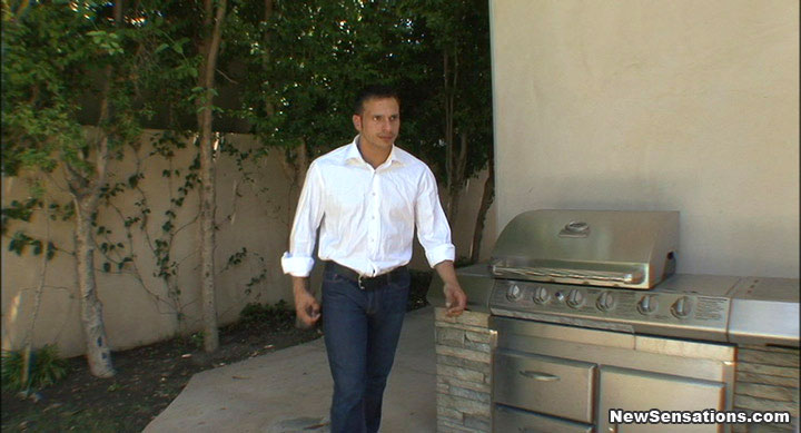 Juicy Pearl gets her twat banged on sofa