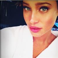 Hannah Jeter taking a selfie