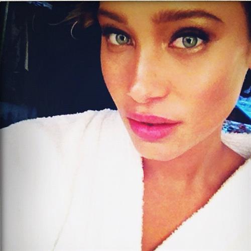 Hannah Jeter taking a selfie