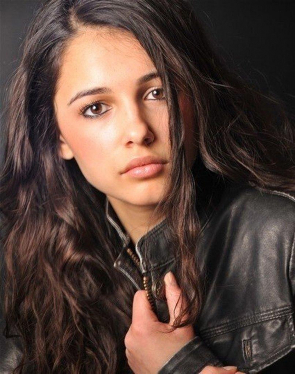 Naomi Scott Pictures in an Infinite Scroll - 56 Pictures