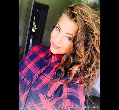 Caroline Costa taking a selfie