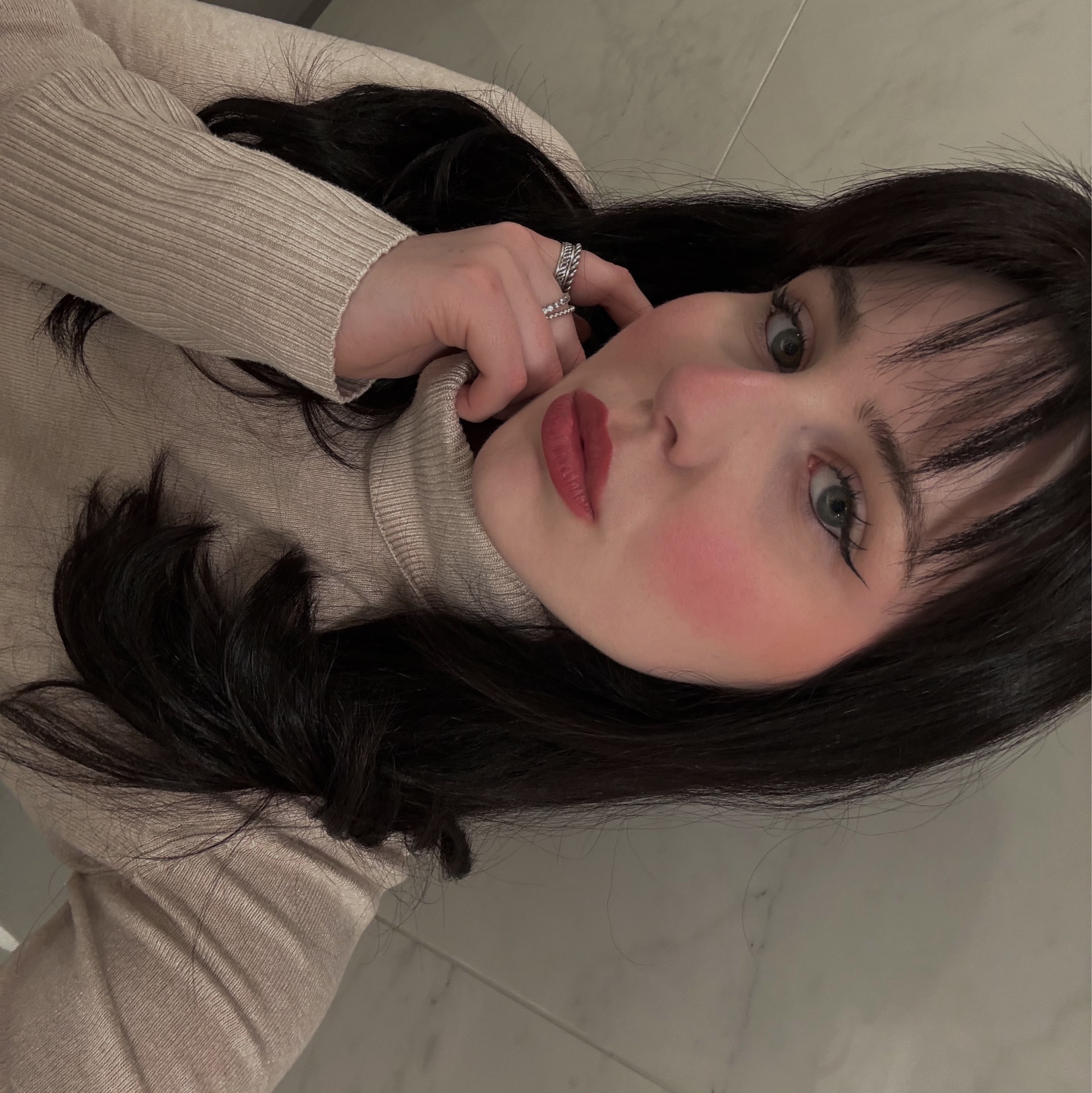 Grey Eyed Beauty taking a selfie