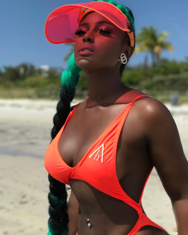 Amara La Negra