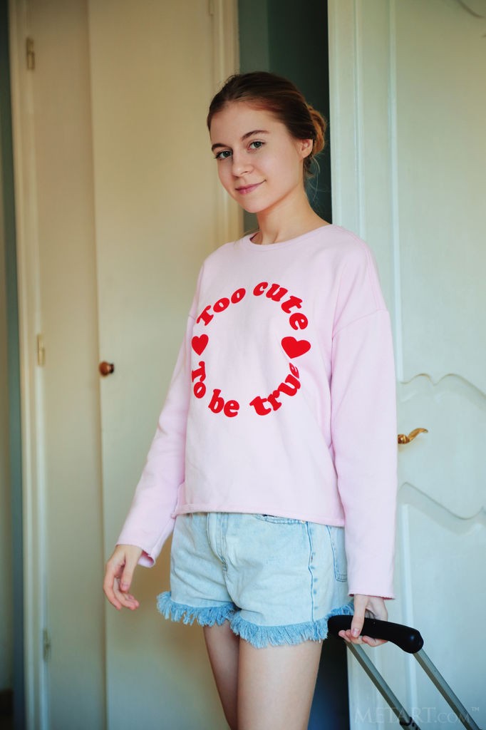 Alicebaby01 taking a selfie