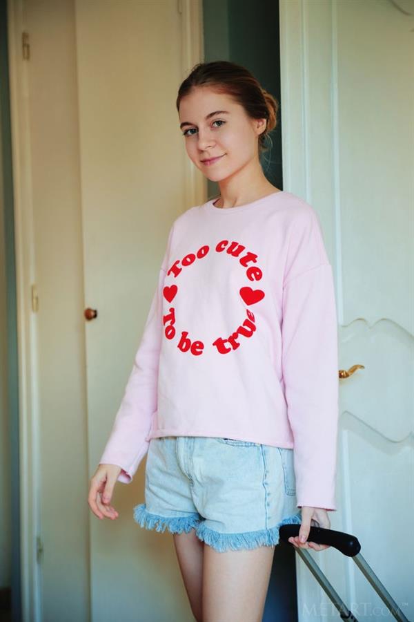 Alicebaby01 taking a selfie