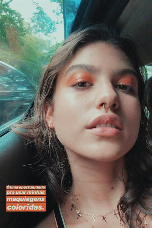 Giovanna Grigio taking a selfie