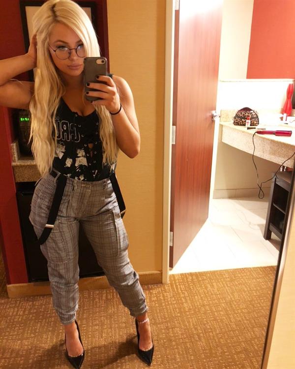Liv Morgan taking a selfie
