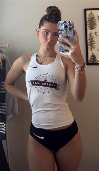 Sophie Herriot taking a selfie