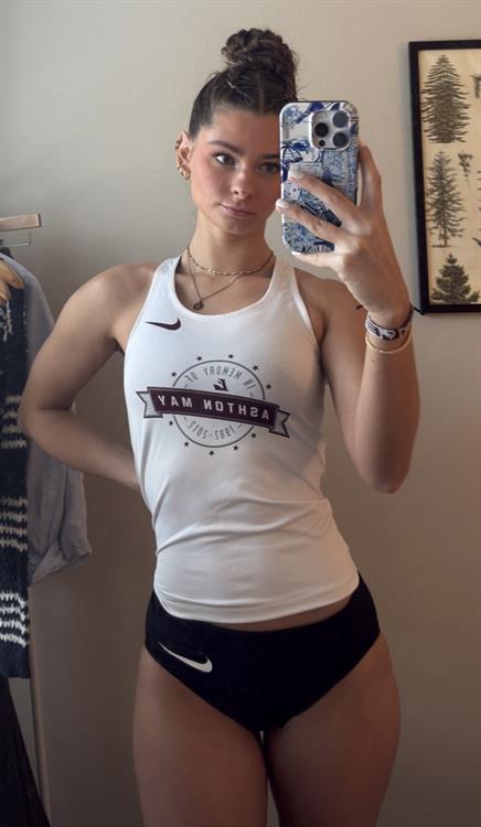 Sophie Herriot taking a selfie