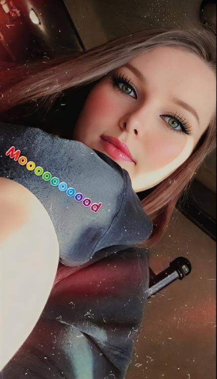 Mikayla Watson taking a selfie