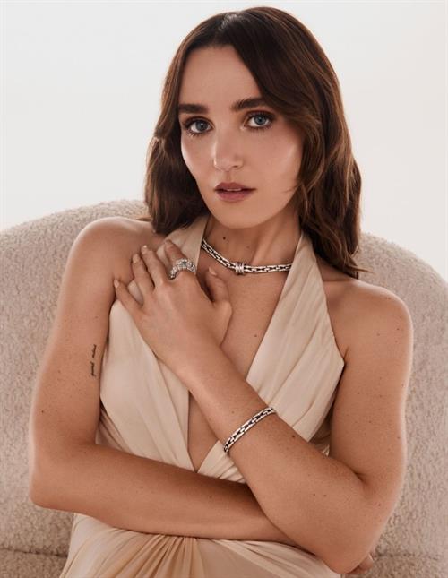Chloe Fineman Pictures Chloe Fineman