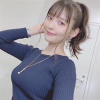 Sumire Uesaka taking a selfie