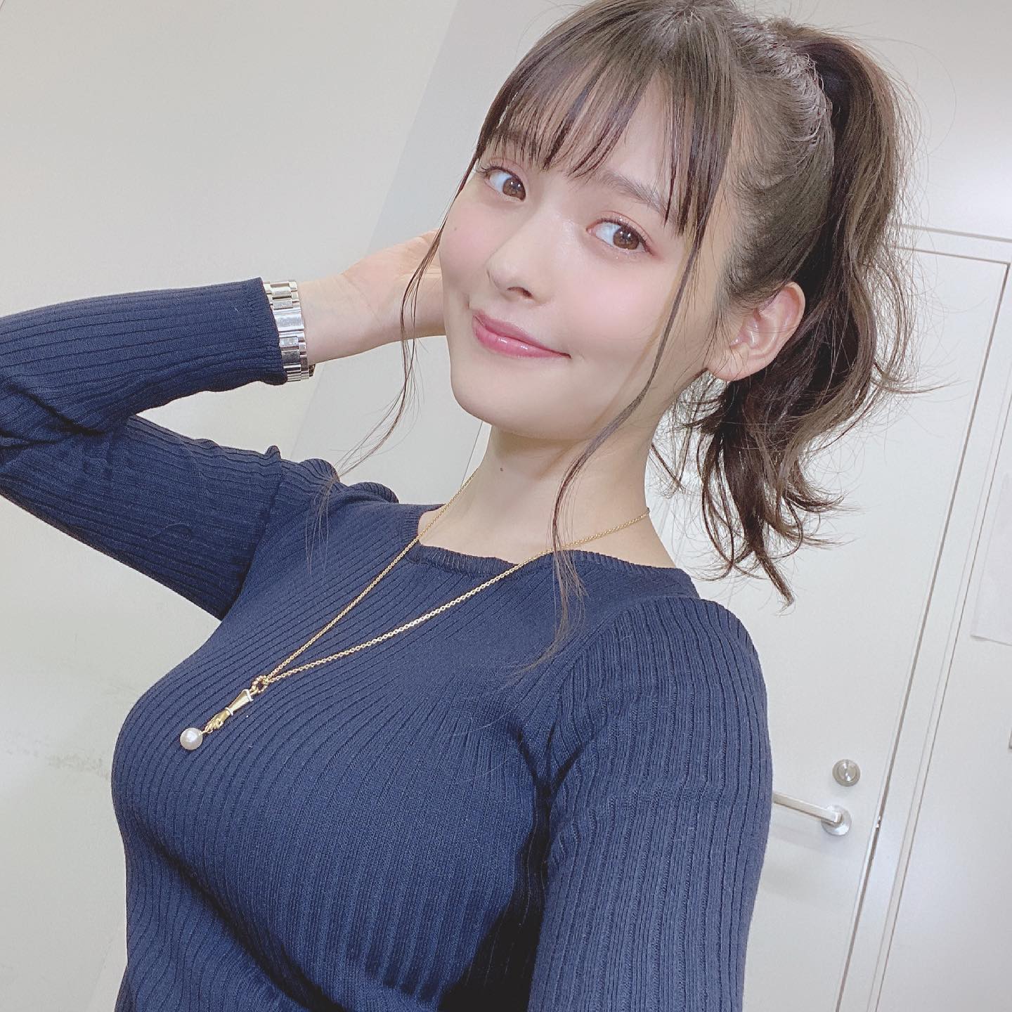 Sumire Uesaka taking a selfie