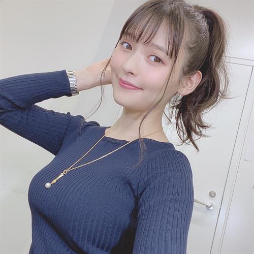 Sumire Uesaka taking a selfie