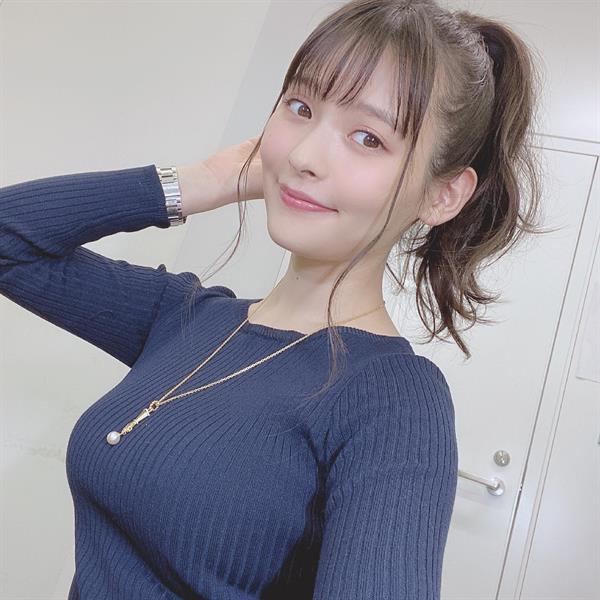 Sumire Uesaka taking a selfie