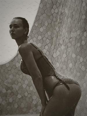 modeling lingerie 