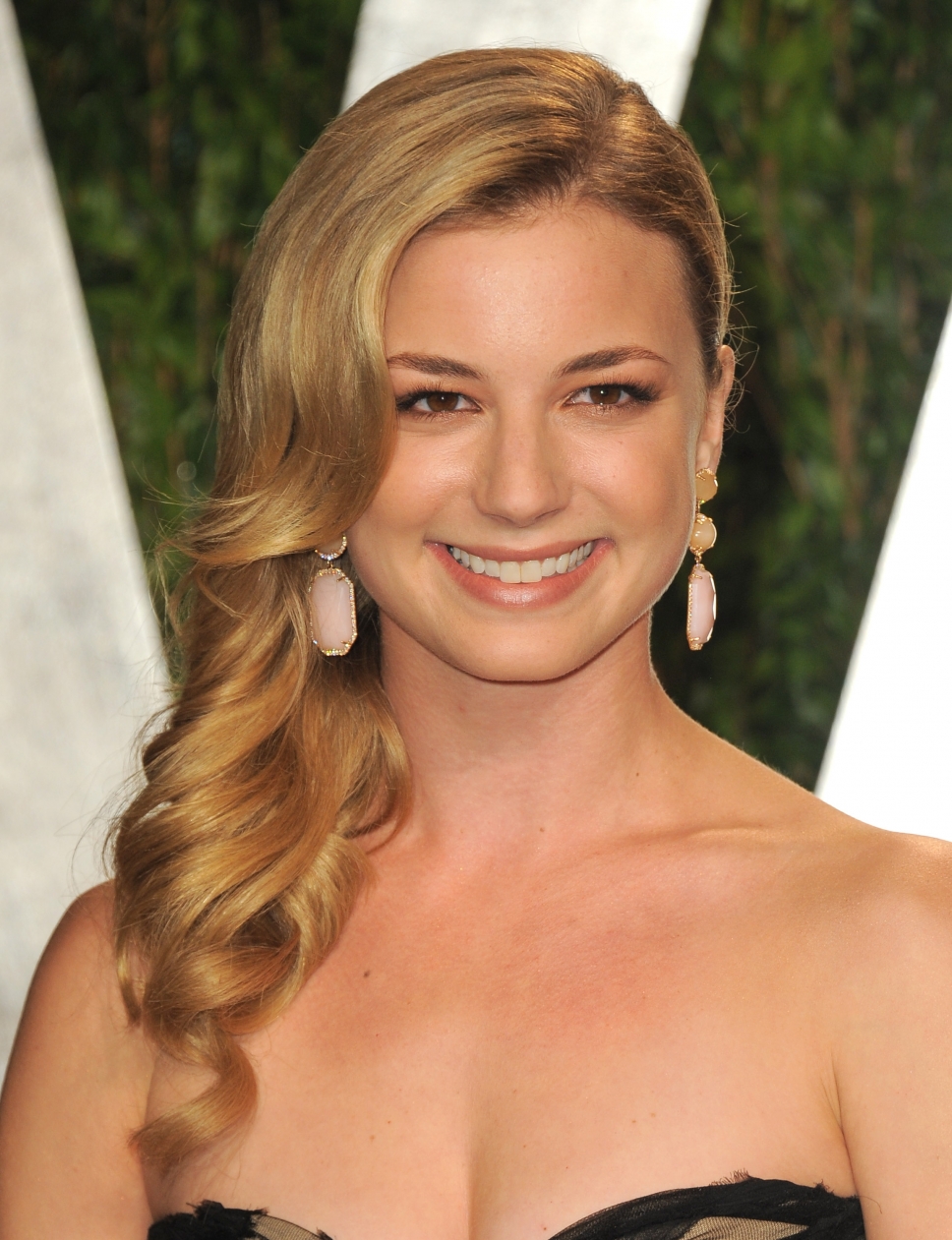 Emily VanCamp Pictures