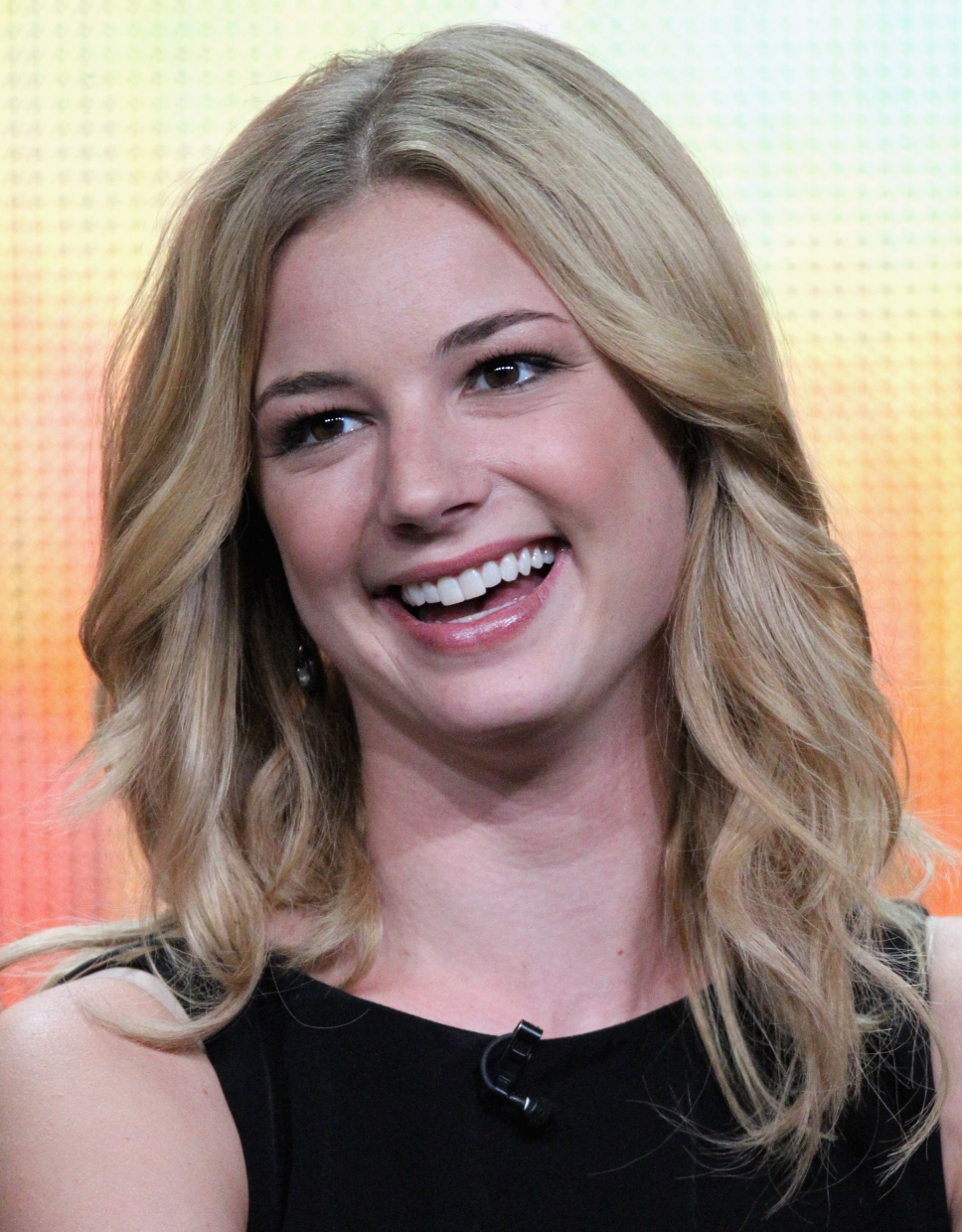 Emily VanCamp Pictures