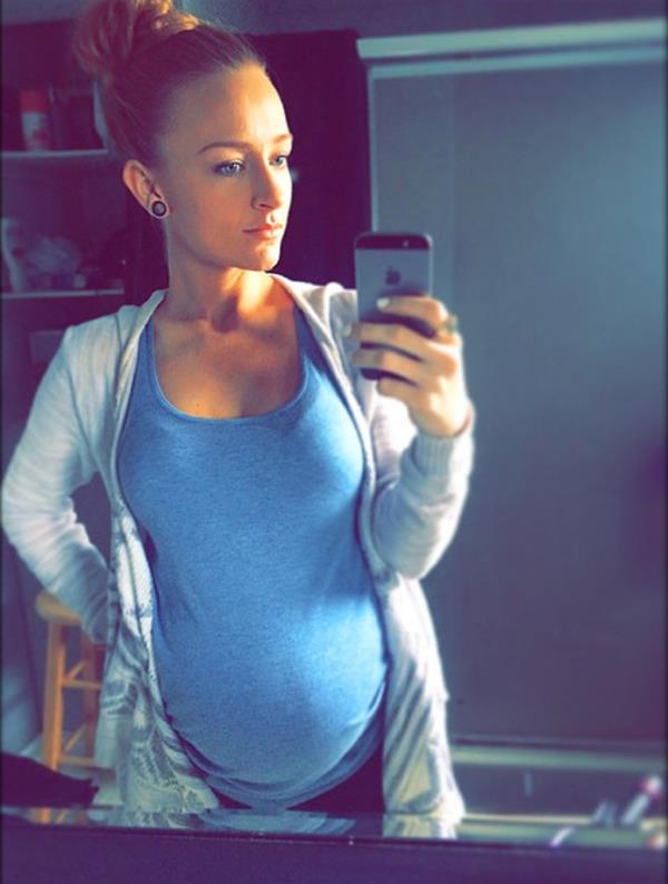 Maci Bookout taking a selfie