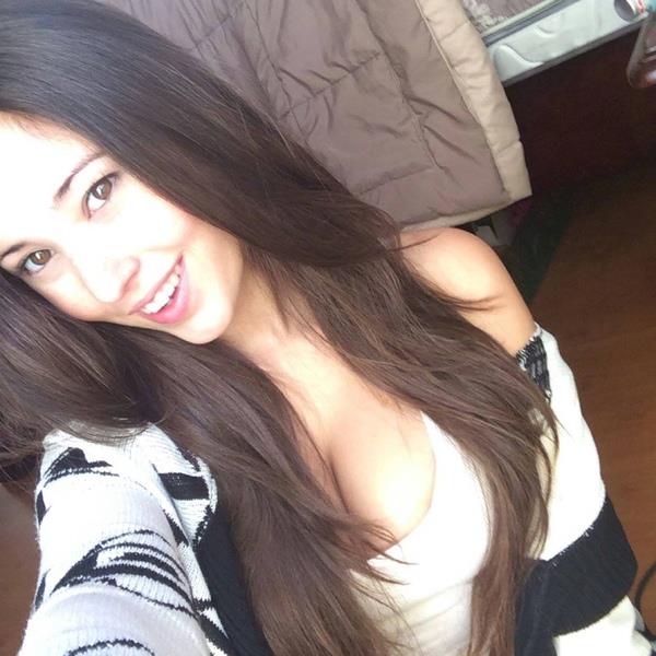 Angie Varona taking a selfie