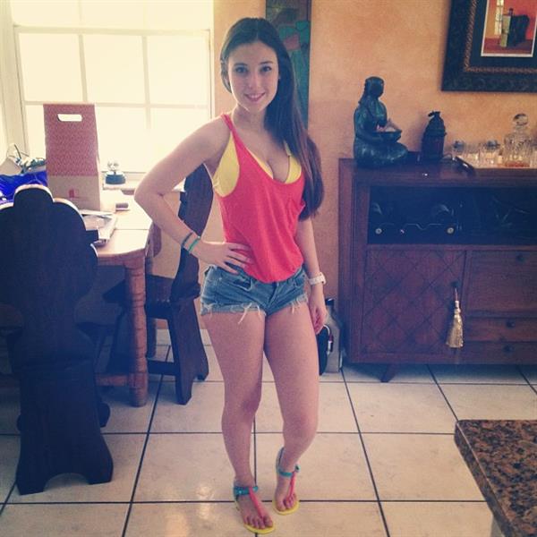 Angie Varona