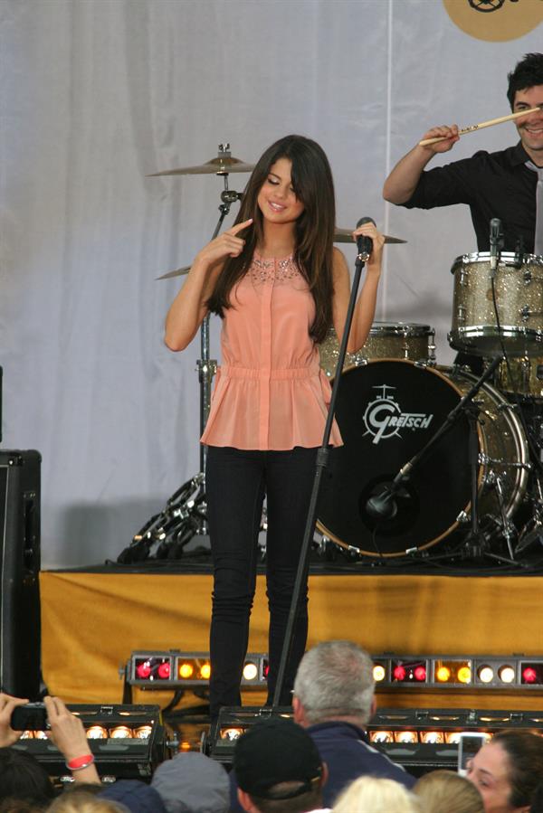 Selena Gomez performs at the Good Morning America GMA Summer Concert Series in New York City on June 17, 2011