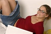 Sara Sexton on the bed with her laptop