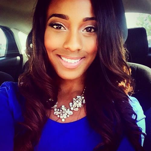 Jordyn Taylor taking a selfie