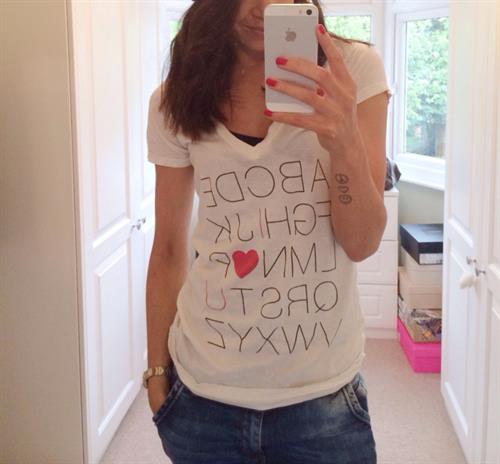 Danielle Peazer taking a selfie