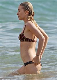 Ashley Olsen sexy bikini pic