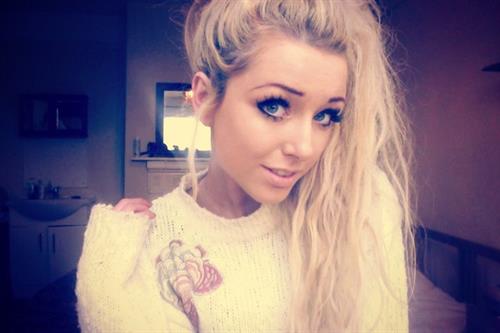 Chloe Harwood taking a selfie