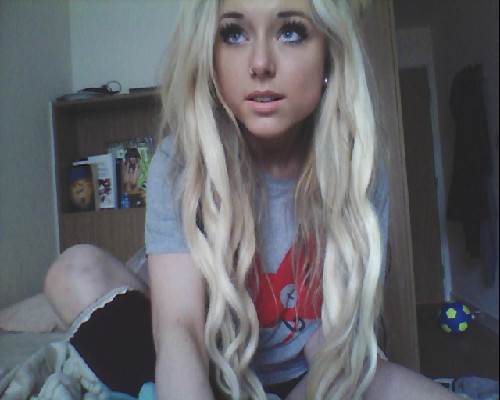 Chloe Harwood taking a selfie